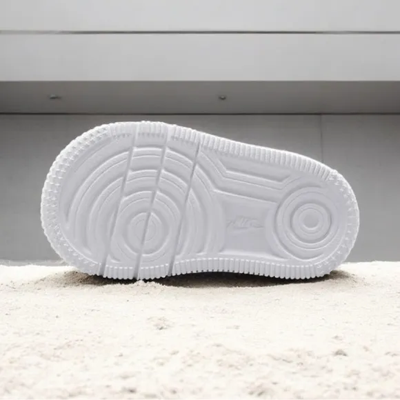 NEW IN BOX Baby Nike Force 1 Crib Shoes  Size 2C White