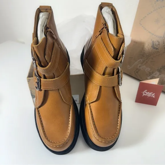 New in Box Island Moto Boots in Caramel Cafe size 8