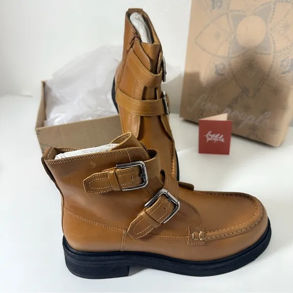 New in Box Island Moto Boots in Caramel Cafe size 8