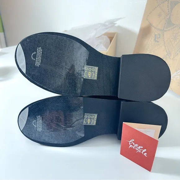 New in Box Island Moto Boots in Caramel Cafe size 8