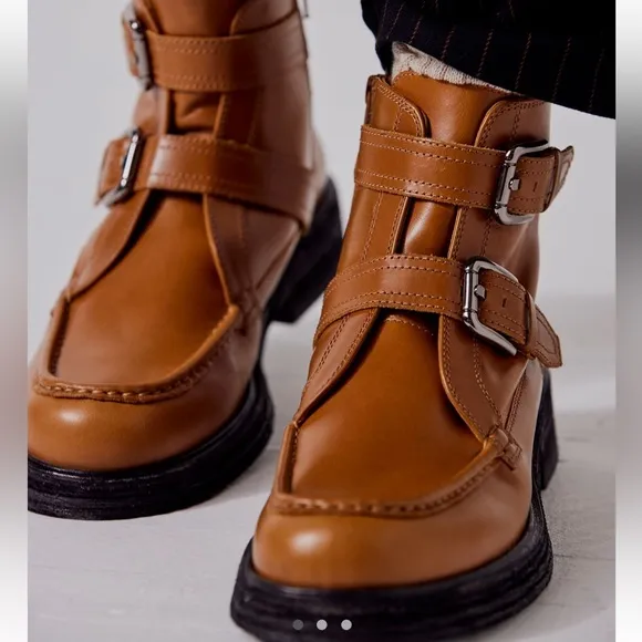 New in Box Island Moto Boots in Caramel Cafe size 8
