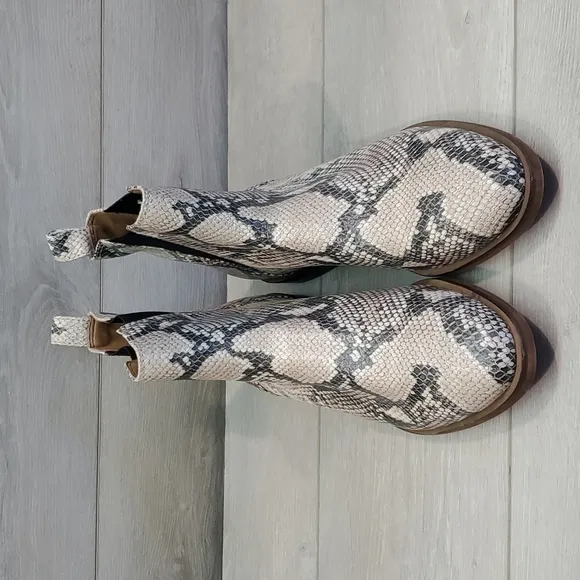 NEW Lucky Brand Womens Haylia Animal print Ankle boots shoes sz 9M