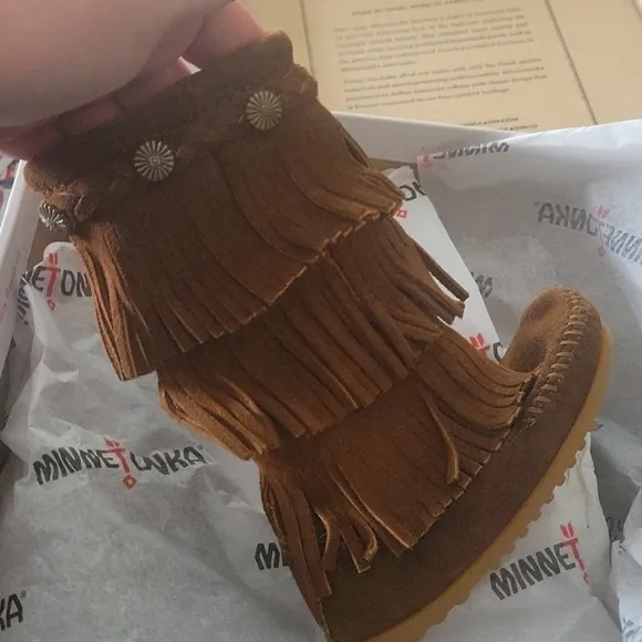 NEW! MINNETONKA Kids Big Girls Brown Leather Suede Tiered Fringe Boots 7.