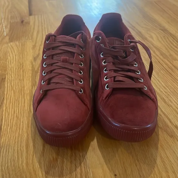 New - never worn burgundy Puma suede shoes size 8