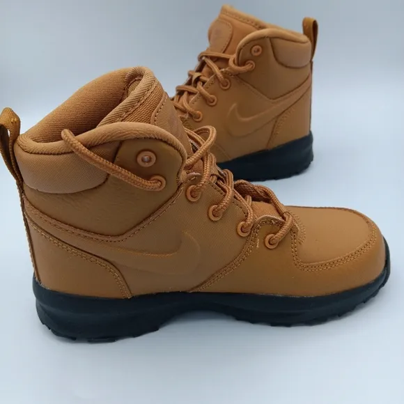 NEW Nike Monoa LTR (PS) Boys Boots Shoes Various Sizes Wheat/ Black