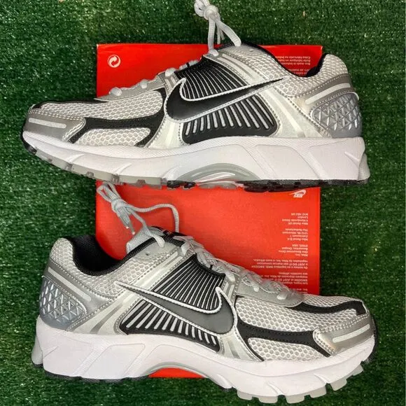NEW Nike Vomero 5 'Metallic Silver Black' Men’s Size 10 FJ4151-004