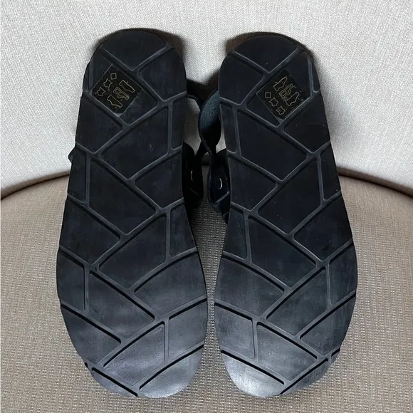 New RE/DONE 70s Tire Tread Sandals