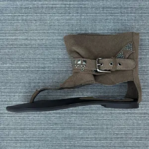 NEW STEVE MADDEN Studded Toe Post Ankle Bootie Brown Suede Size 7.5