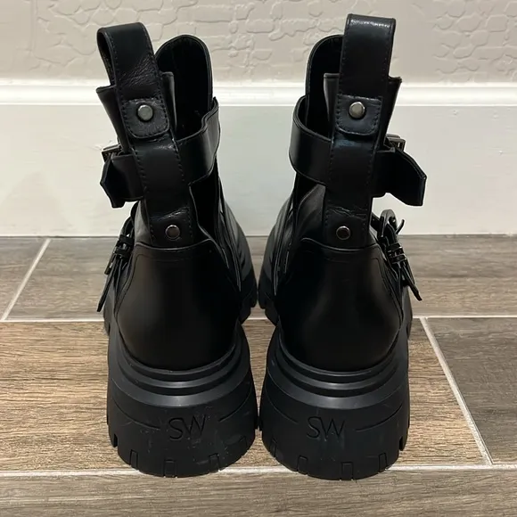 NEW Stuart Weitzman. Maverick Bedford Bootie Size 7
