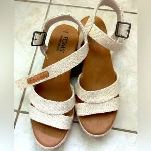 NEW! TOMs sandals size 6
