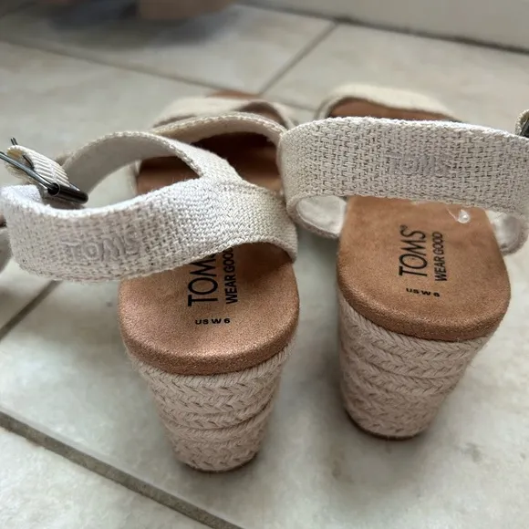 NEW! TOMs sandals size 6