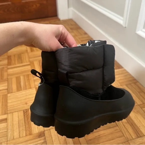 NEW UGG toggle boots with water protectors