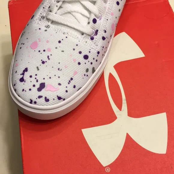 New under Armour Big Girls Shoes