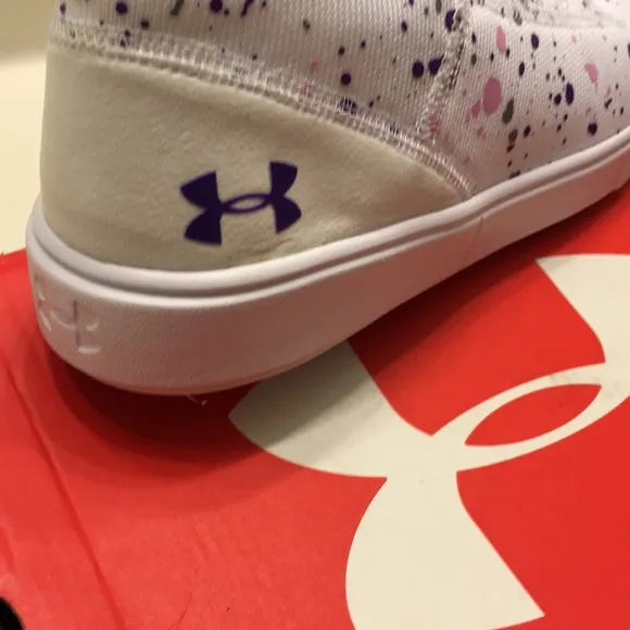 New under Armour Big Girls Shoes