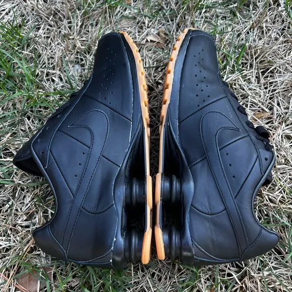 NEW Vintage Nike Shox Classic 2006 size 11 Mens Shoes Black Gum