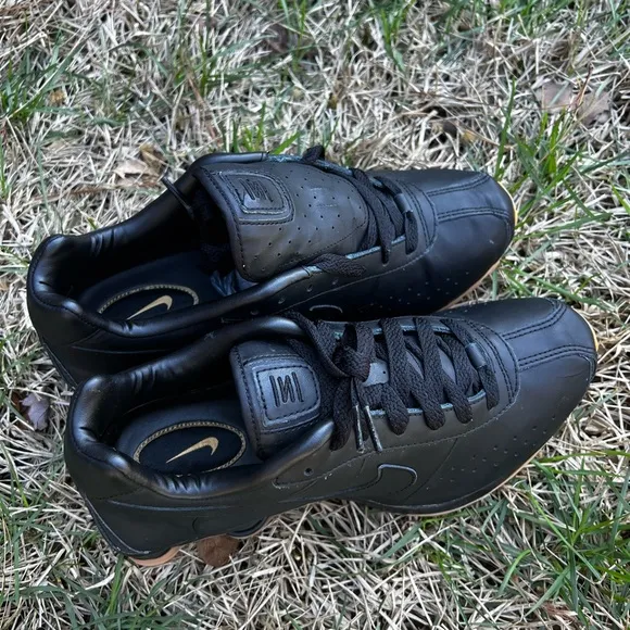 NEW Vintage Nike Shox Classic 2006 size 11 Mens Shoes Black Gum