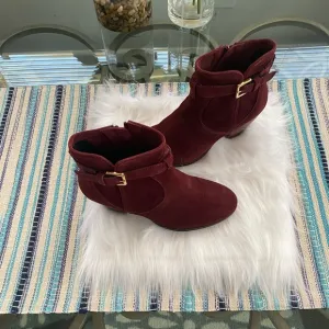 New without box Diba sleek booties burgundy suede ankle boots