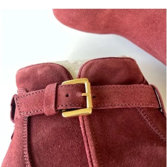 New without box Diba sleek booties burgundy suede ankle boots