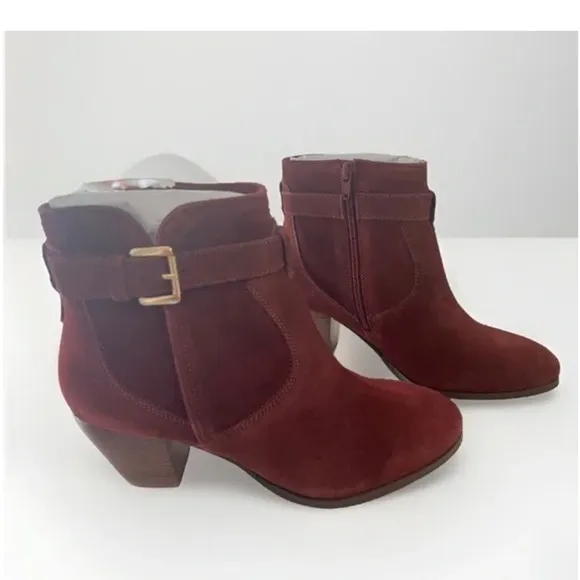 New without box Diba sleek booties burgundy suede ankle boots