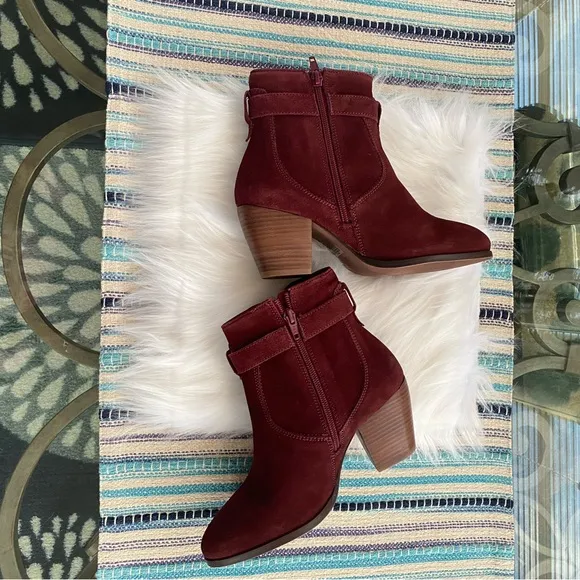 New without box Diba sleek booties burgundy suede ankle boots