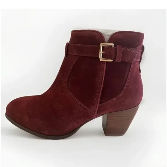 New without box Diba sleek booties burgundy suede ankle boots