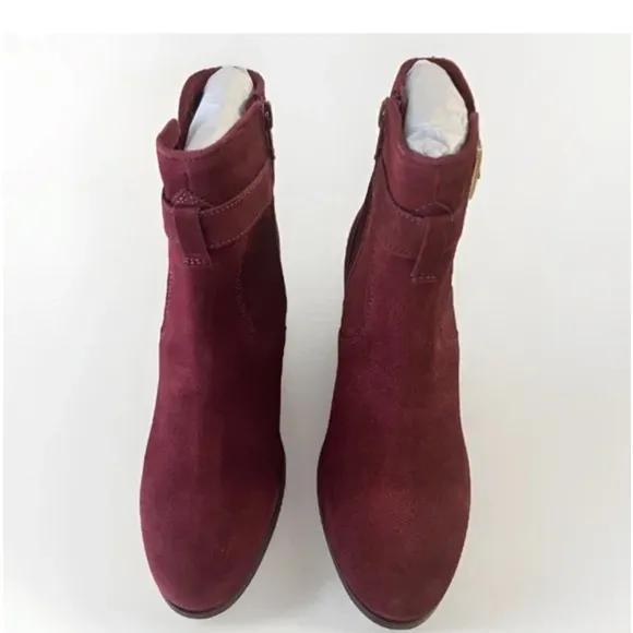 New without box Diba sleek booties burgundy suede ankle boots