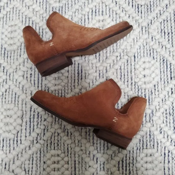 NEW Zodiac Women's Agatha Suede Ankle Booties Western Square Toe Size 5.5