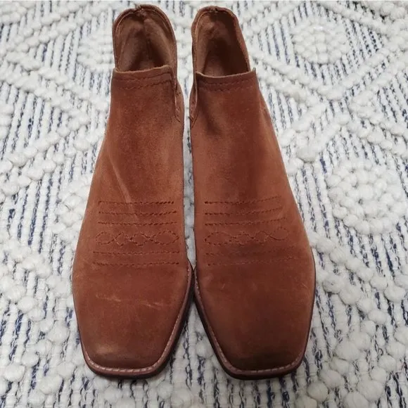 NEW Zodiac Women's Agatha Suede Ankle Booties Western Square Toe Size 5.5