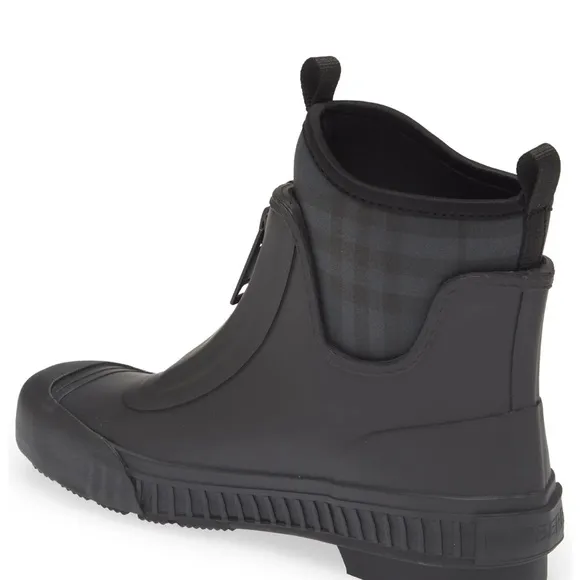 NIB Burberry Flinton Vintage-check Rubber Rain Boots Black Sz US 10.5-11…