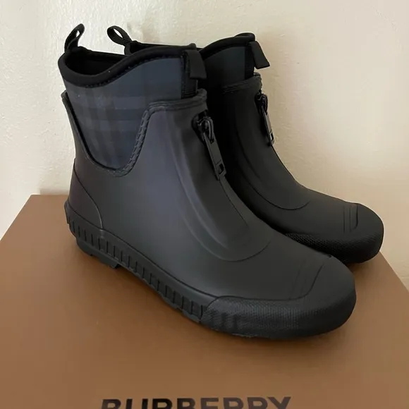 NIB Burberry Flinton Vintage-check Rubber Rain Boots Black Sz US 10.5-11…