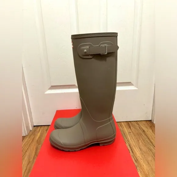 NIB HUNTER Women's Original Tall Rain Boots in Medium Natural