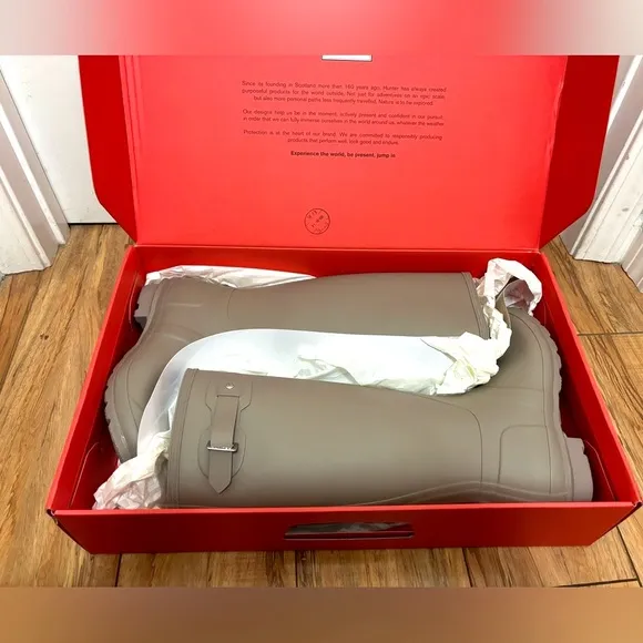 NIB HUNTER Women's Original Tall Rain Boots in Medium Natural