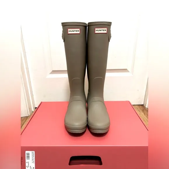 NIB HUNTER Women's Original Tall Rain Boots in Medium Natural
