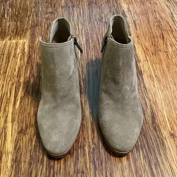 NIB Lucky Brand cinder oiled suede boots size 6