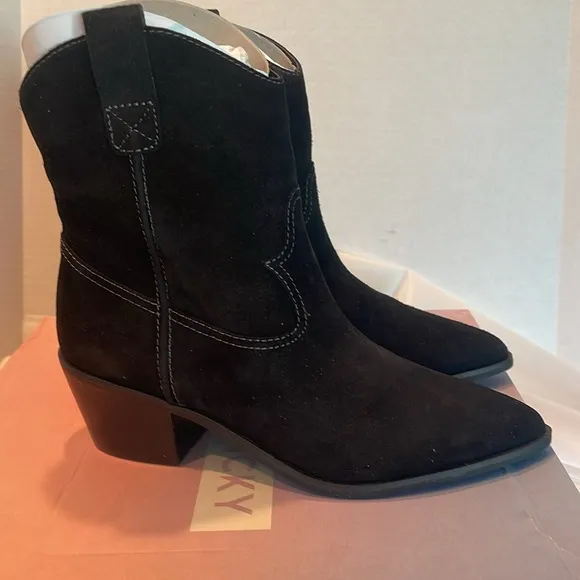 NIB NEW Lisa Vicky Nordstrom Sway-V Black Split Suede Western Bootie Women 7M