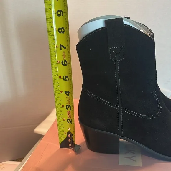 NIB NEW Lisa Vicky Nordstrom Sway-V Black Split Suede Western Bootie Women 7M