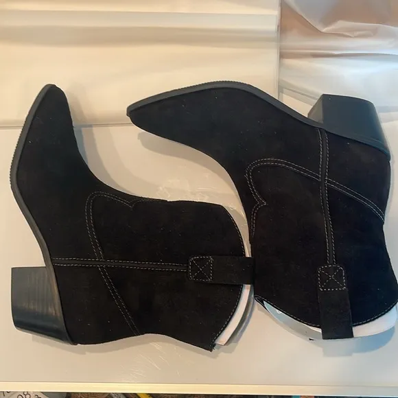 NIB NEW Lisa Vicky Nordstrom Sway-V Black Split Suede Western Bootie Women 7M