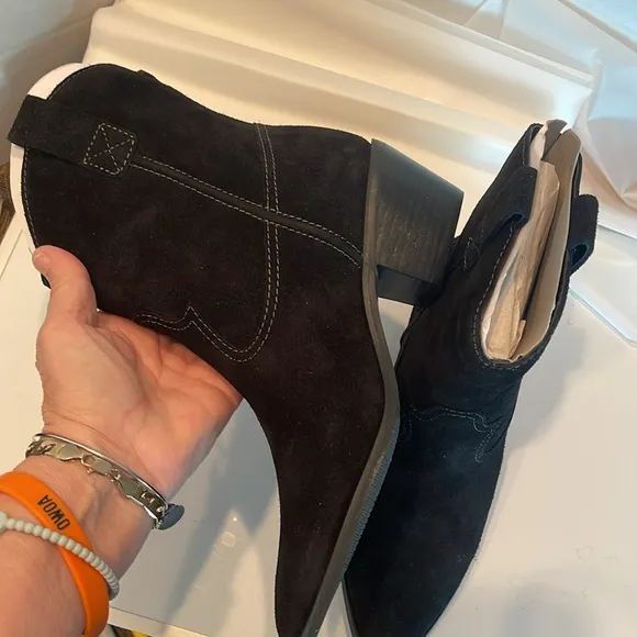NIB NEW Lisa Vicky Nordstrom Sway-V Black Split Suede Western Bootie Women 7M