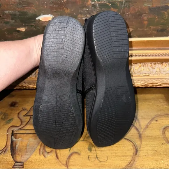 Nice Casual Strapped Shoes Sneakers Womens Size 7.5 M Black Diabetic Shoes