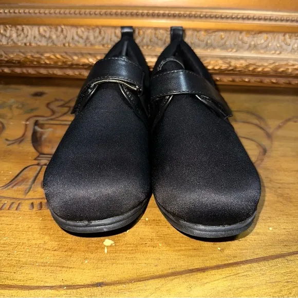 Nice Casual Strapped Shoes Sneakers Womens Size 7.5 M Black Diabetic Shoes