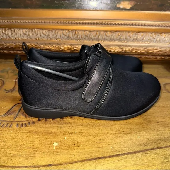 Nice Casual Strapped Shoes Sneakers Womens Size 7.5 M Black Diabetic Shoes