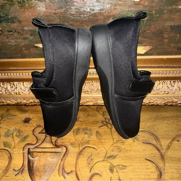 Nice Casual Strapped Shoes Sneakers Womens Size 7.5 M Black Diabetic Shoes