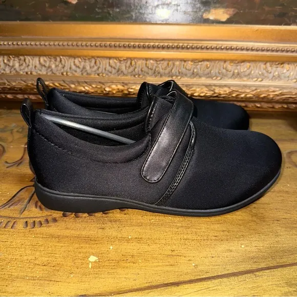 Nice Casual Strapped Shoes Sneakers Womens Size 7.5 M Black Diabetic Shoes