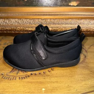 Nice Casual Strapped Shoes Sneakers Womens Size 7.5 M Black Diabetic Shoes