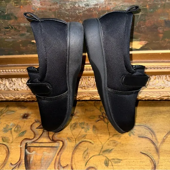 Nice Casual Strapped Shoes Sneakers Womens Size 7.5 M Black Diabetic Shoes
