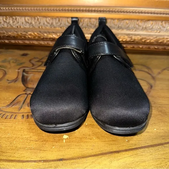 Nice Casual Strapped Shoes Sneakers Womens Size 7.5 M Black Diabetic Shoes