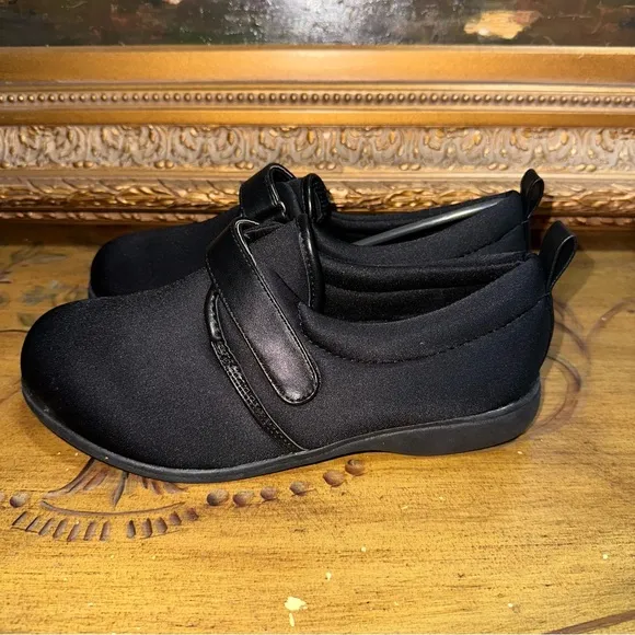 Nice Casual Strapped Shoes Sneakers Womens Size 7.5 M Black Diabetic Shoes