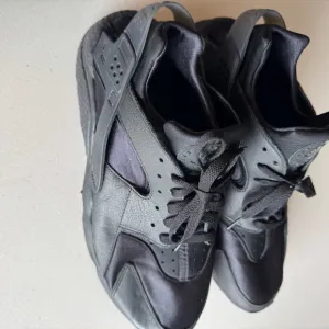 Nike Air Huarache Triple Black Sneakers size 13