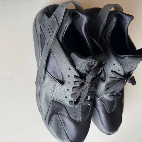 Nike Air Huarache Triple Black Sneakers size 13