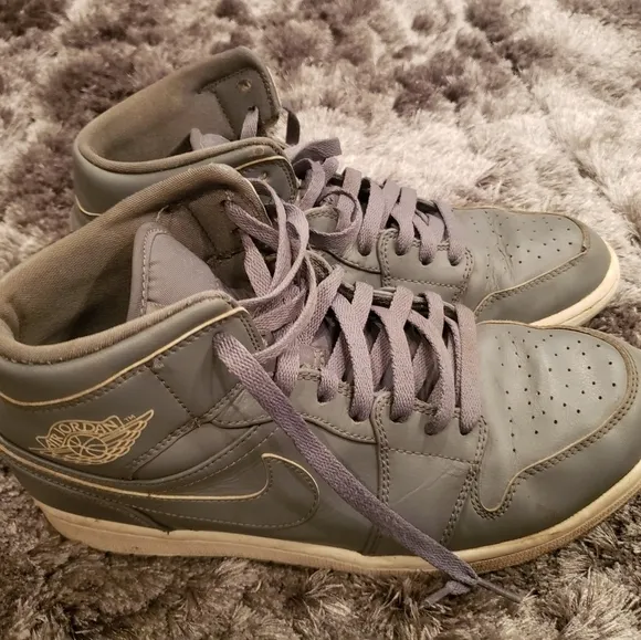 Nike Air Jordan 1 Mid Cool Gray Mens Basketball Sn